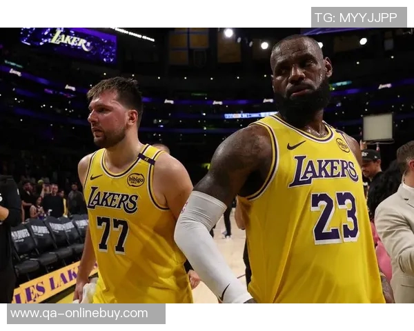 里夫斯称詹姆斯回归将提升全队表现他是无可替代的全能组织者