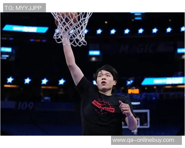 杨瀚森精彩单挑尤班克斯背运转身连招引发观众热烈反响